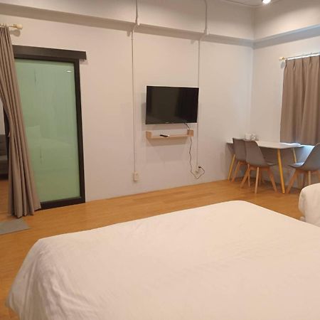 Shade House - Bitec Bangna Hotel Банкок Екстериор снимка