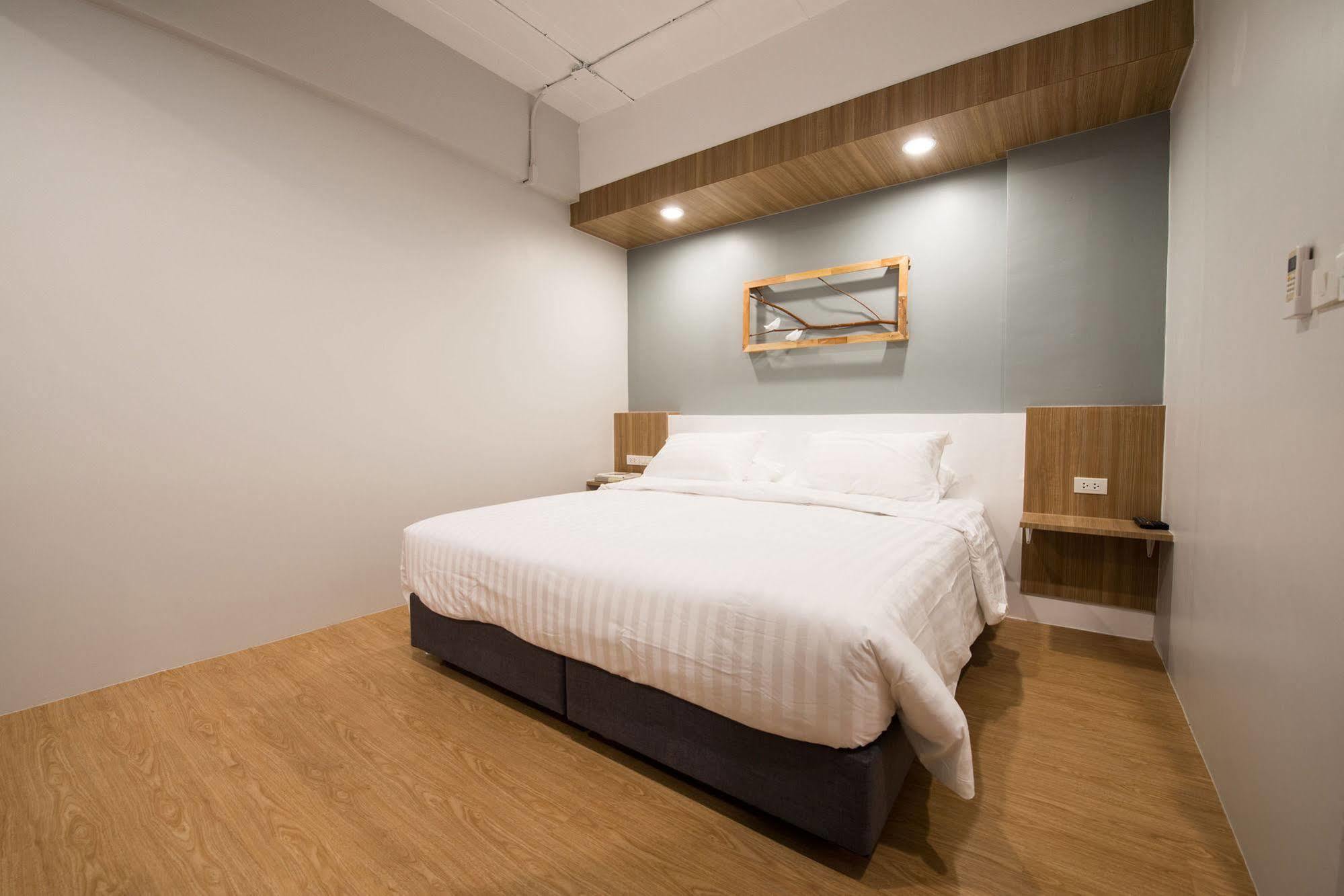 Shade House - Bitec Bangna Hotel Банкок Екстериор снимка